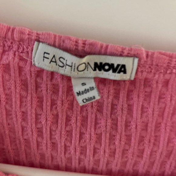 Fashion nova Pink button detail crop top. Is textured. No flaws. Size small - Picture 2 of 2
